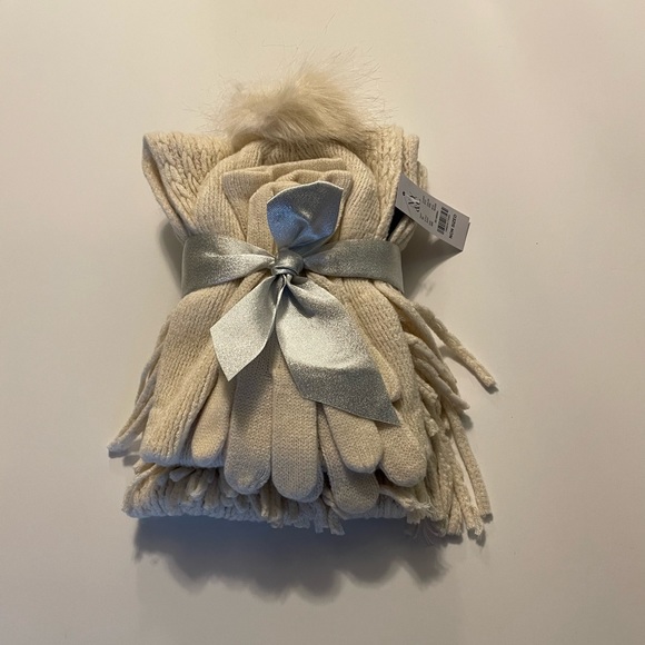 New 3-Piece Scarf, Hat & Gloves Set - Picture 3 of 5